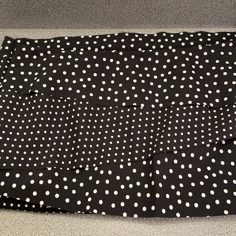 White House Black Market NWT skirt! Cute and flattering fit! - Picture 8 of 9